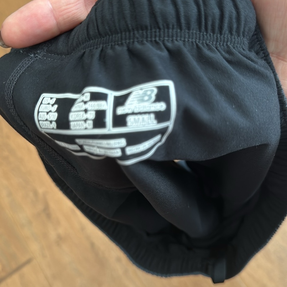 New Balance shorts - Picture 3 of 4